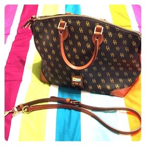 Dooney & Bourke satchel handbag👜